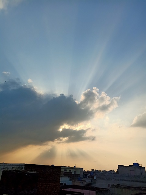 A cloud with sun beams