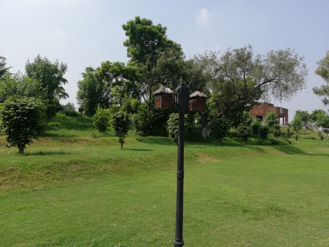 Garden with side lamps