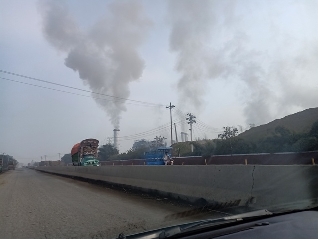 Road side factory smoke 