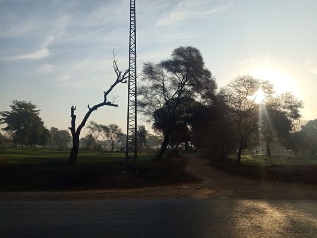 Sun beams through morning sky 